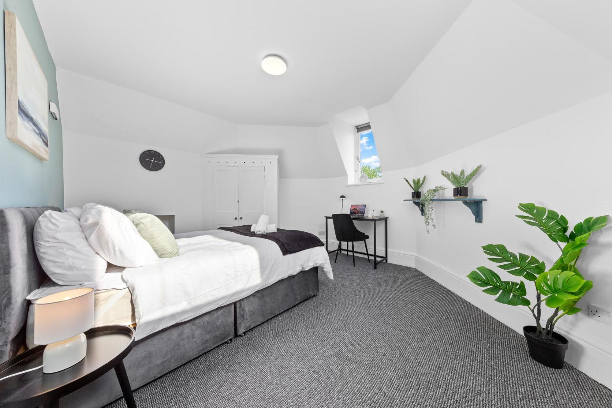 Book Now-save Big - - Brixton -4br-wifi -close To Tube Station- Sleeps10 Apartment *