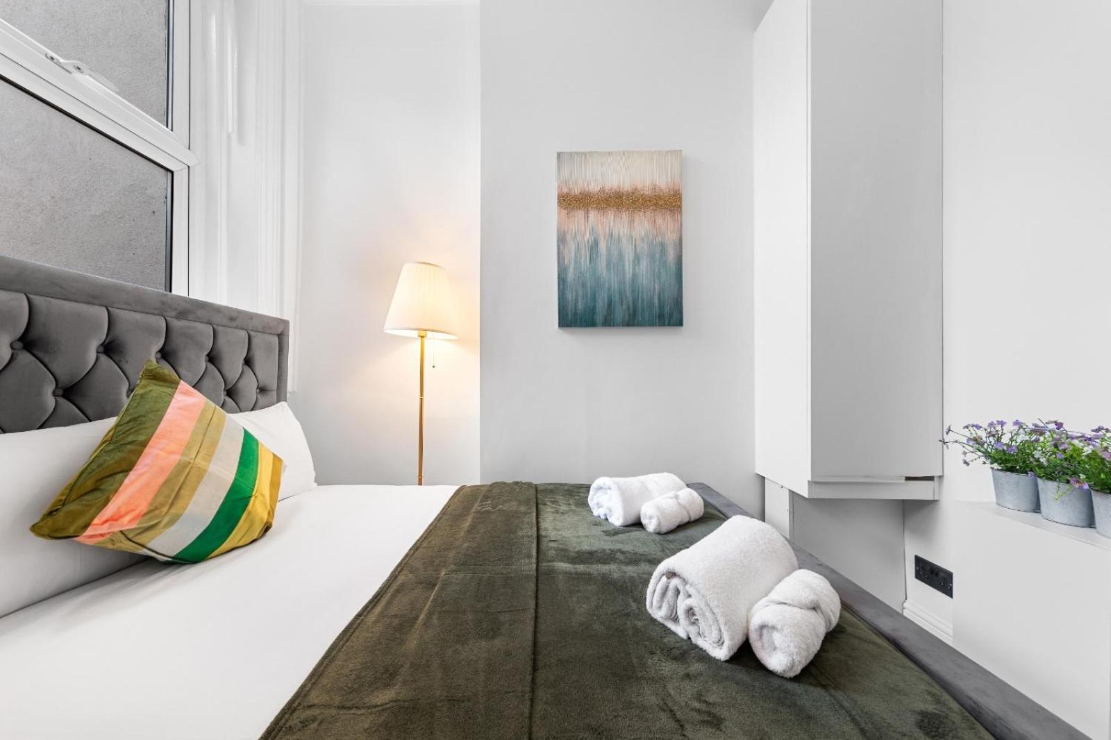 1b Flat, Sleeps 5 In Finchley Tw18 Apartment
