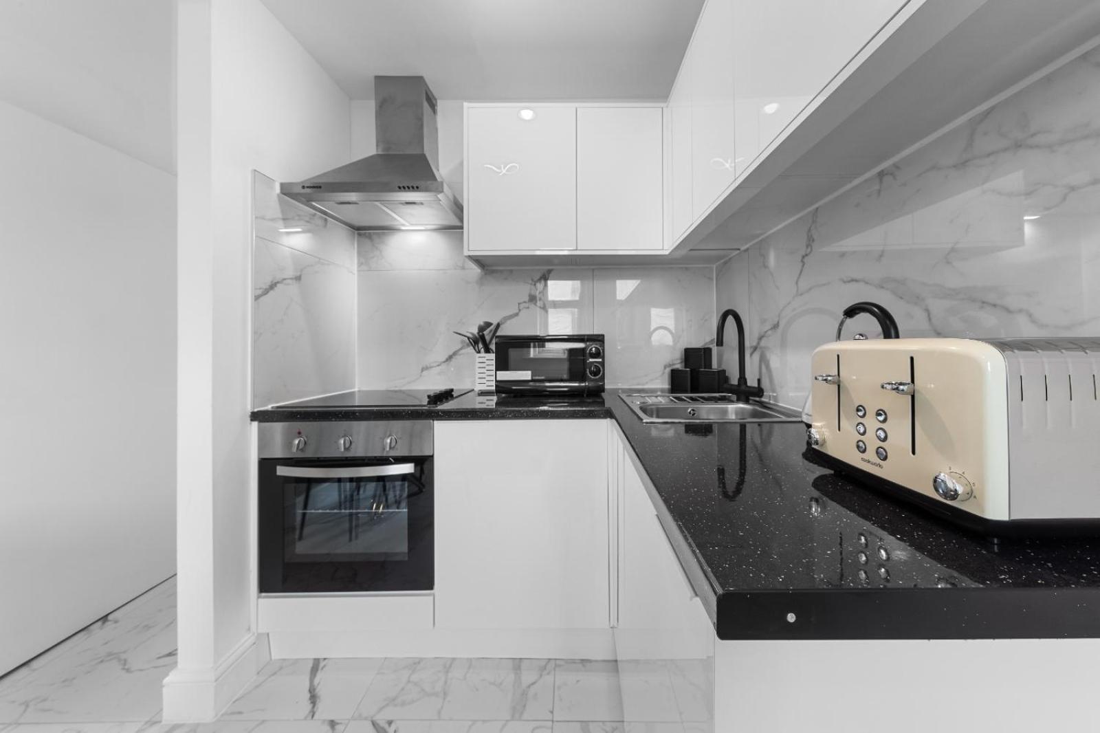 1b Flat, Sleeps 5 In Finchley Tw18 * London