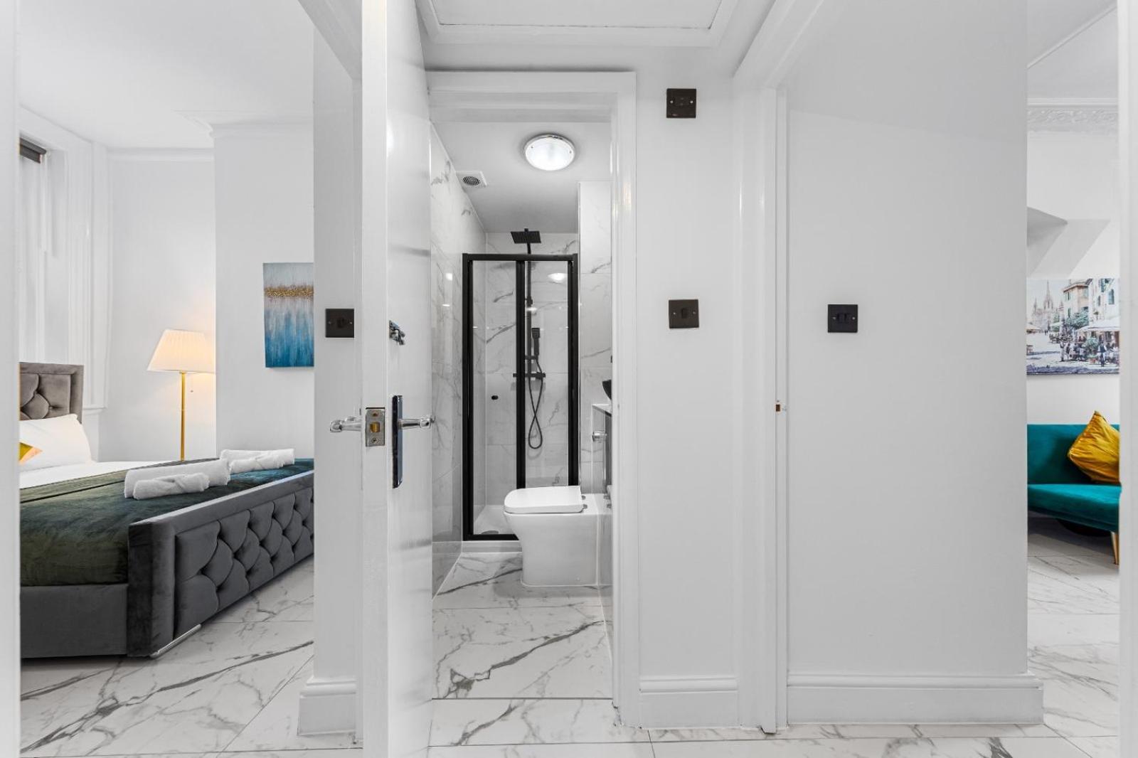 1b Flat, Sleeps 5 In Finchley Tw18 London