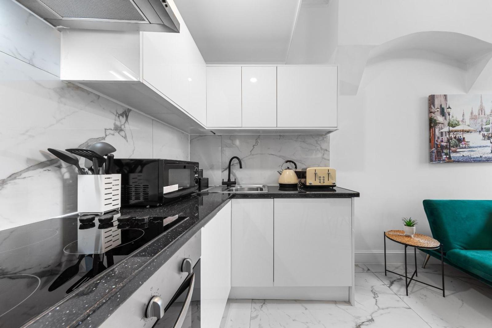 1b Flat, Sleeps 5 In Finchley Tw18 * London