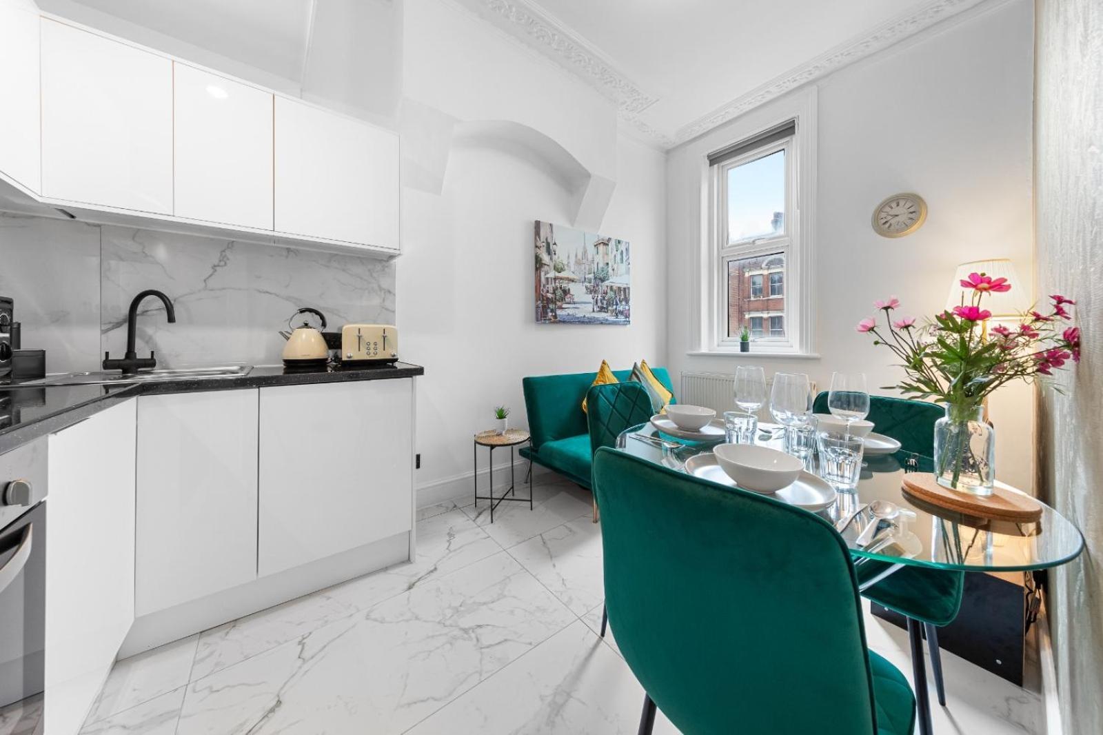 1b Flat, Sleeps 5 In Finchley Tw18 Apartment *