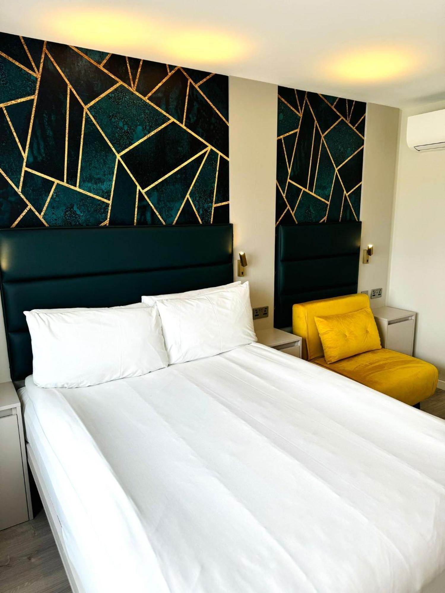 Victoria Aparthotel *