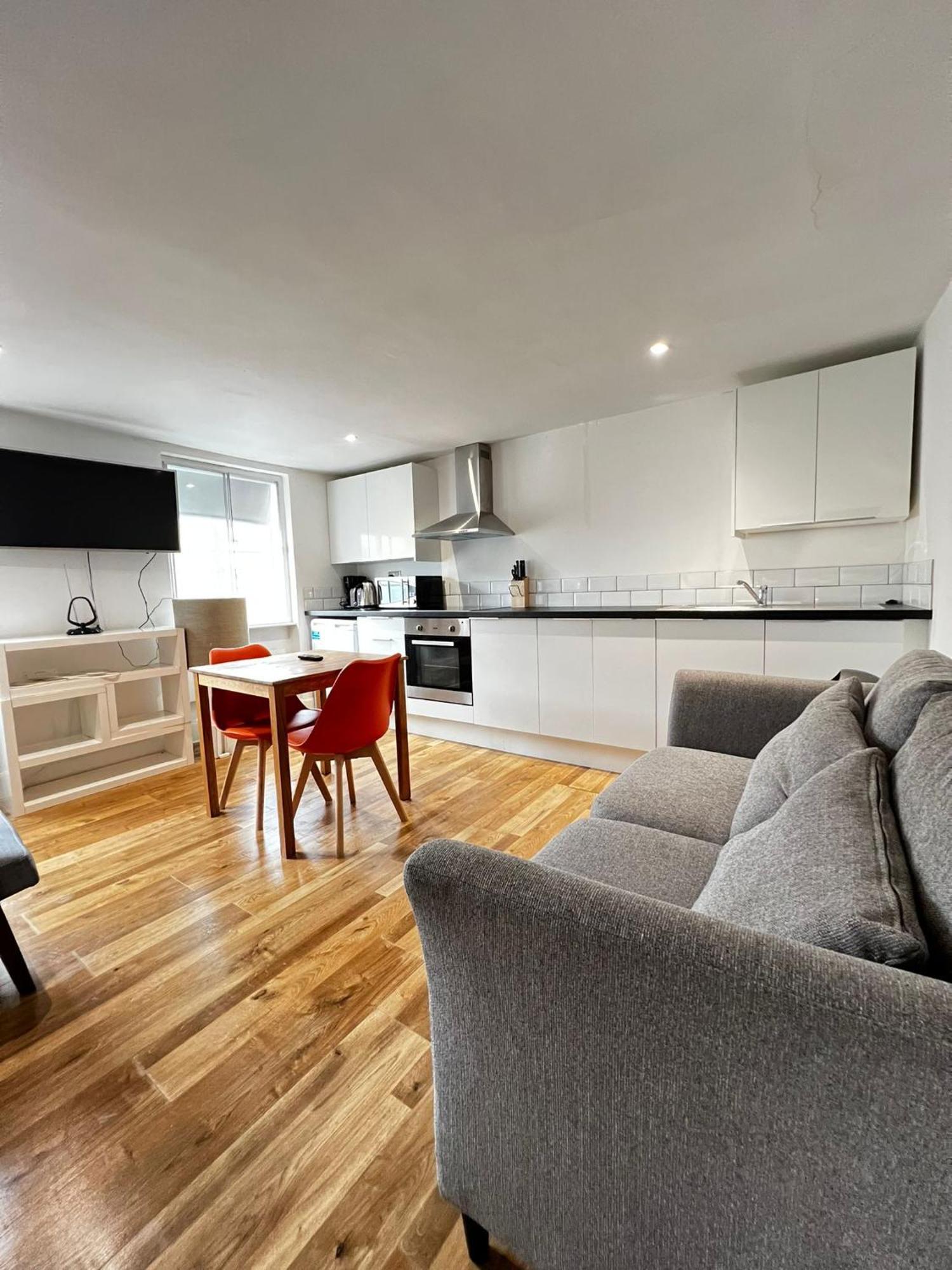 Goodge Street Apartment *