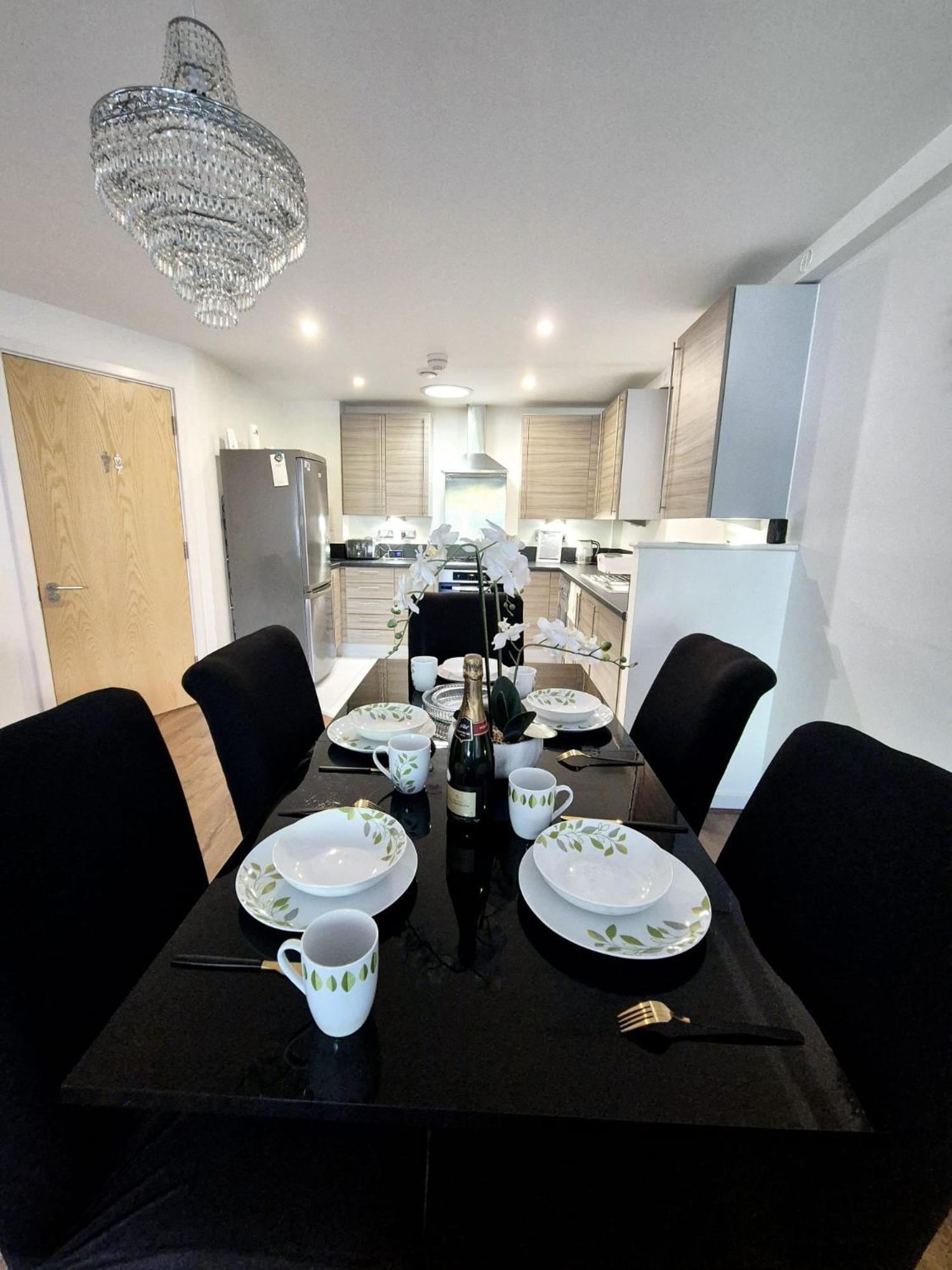 Explore London: 2 Bedroom House In Wood Сasa de vacaciones