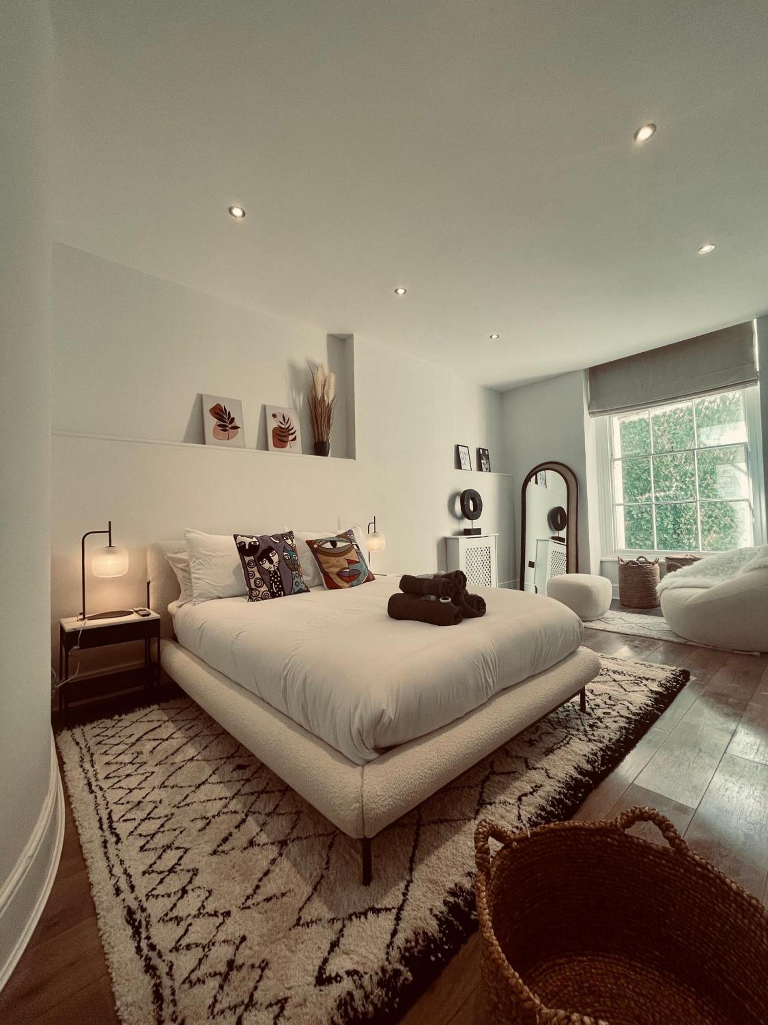 Robert House * London