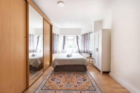 Apartment Modern Spacious 4-bed House