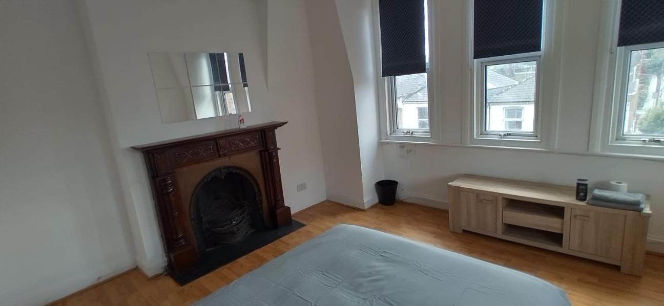 Habitación en casa particular Massive Double In Manor House Zone 2 Londres