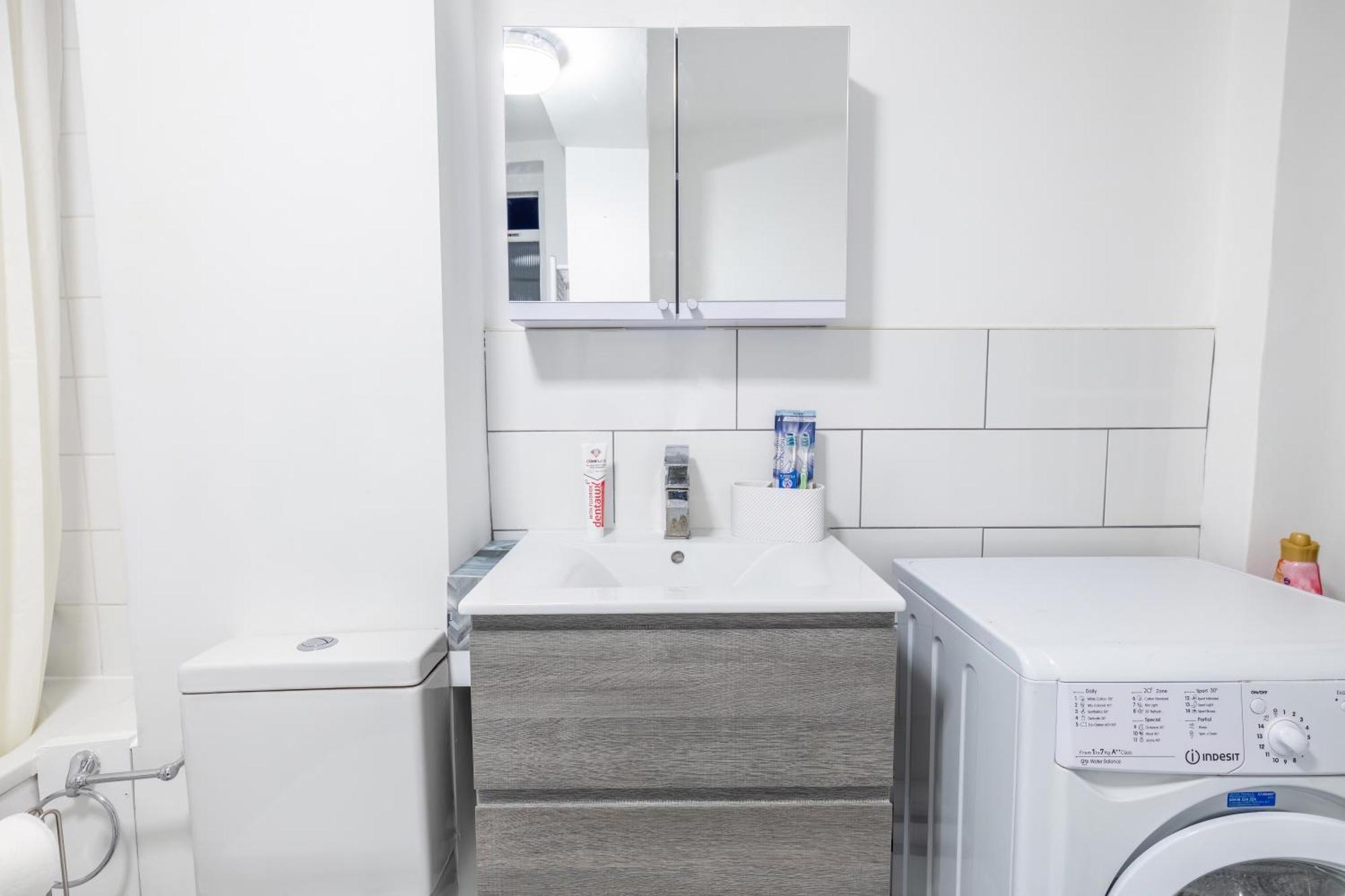 Apartment Quiet Location In London, Close To Paddington, Regent Park, Lord's Cricket, Late Check-in