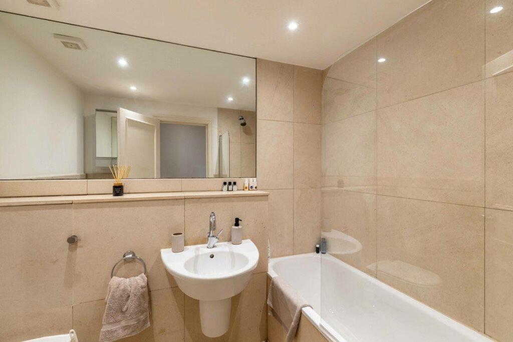 Apartment Off 14