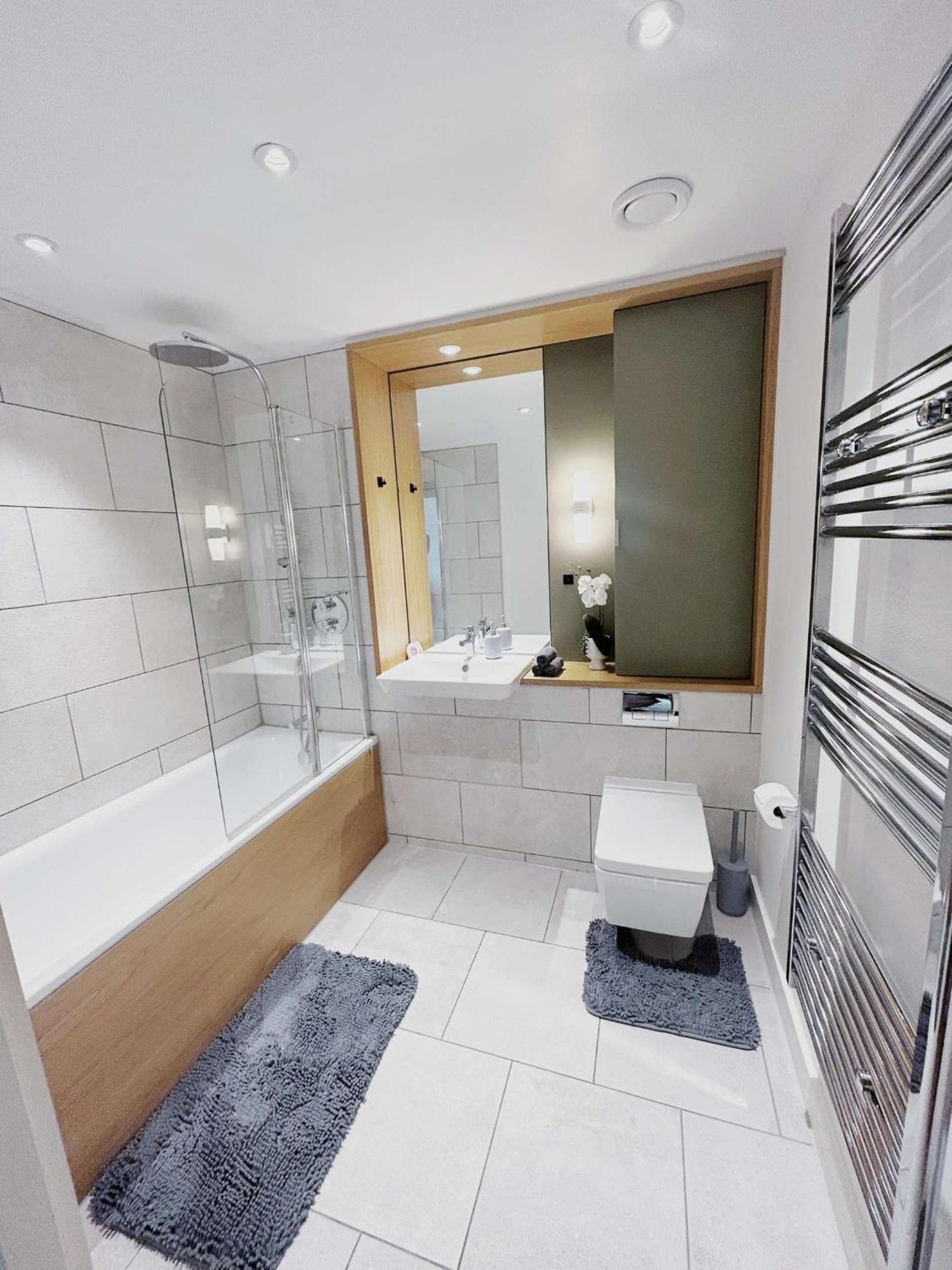 Apartment A Charming 2 Bedroom Flat *
