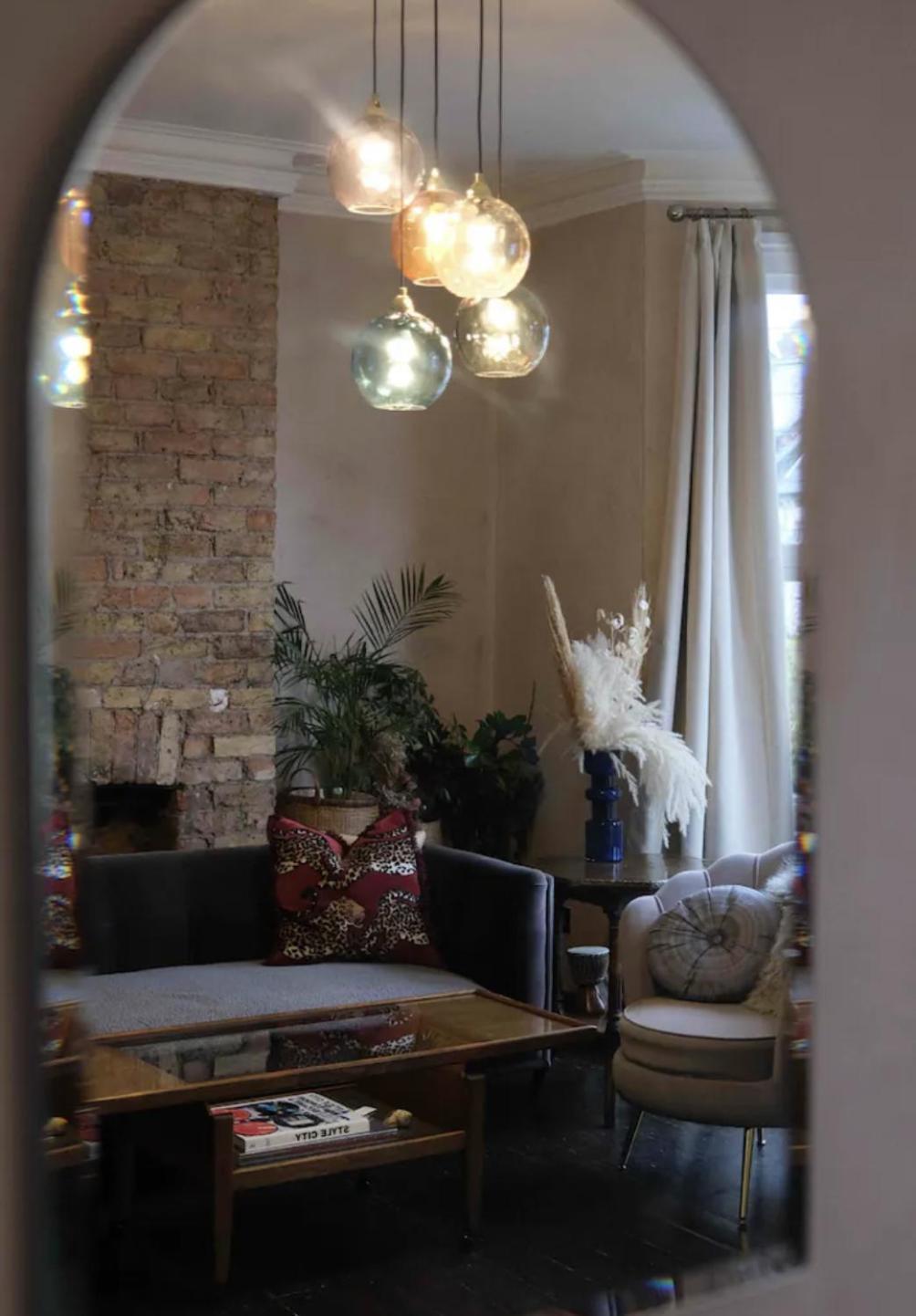 Alba's Den - A Creative Sanctuary In Nw10 Apartment