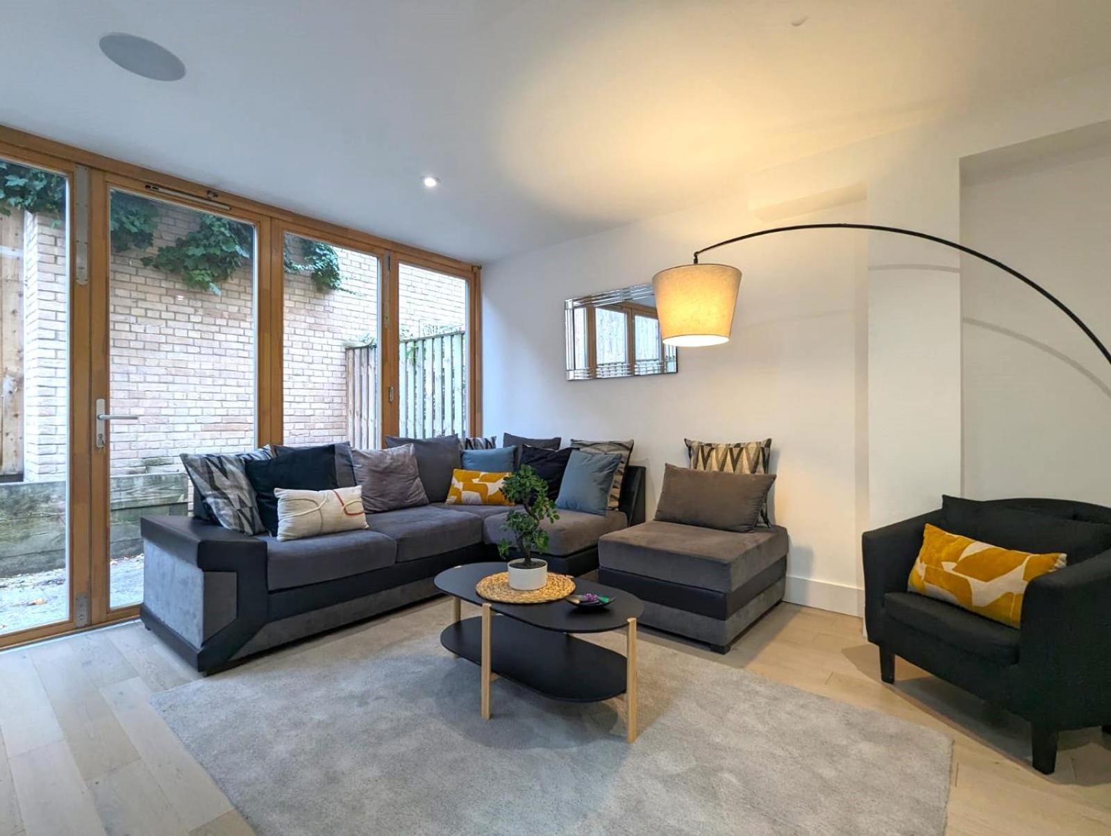 Luxurious & Modern Townhouse In Hammersmith Apartment London