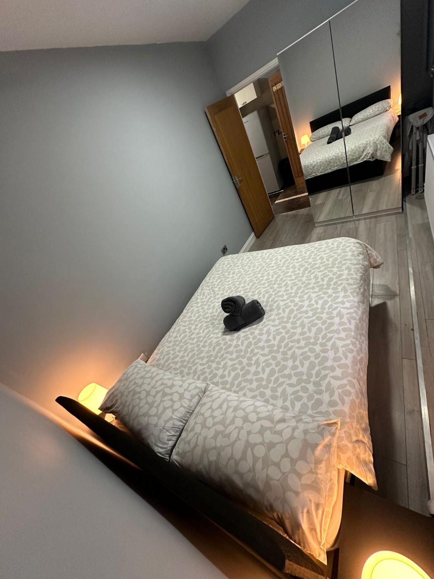 Leilighet - Ground Floor 2 Bedrooms London