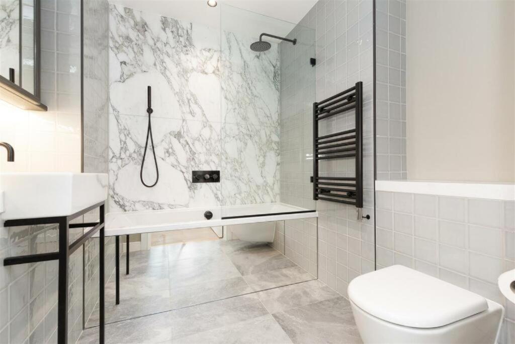 Shyroyale Apartment *