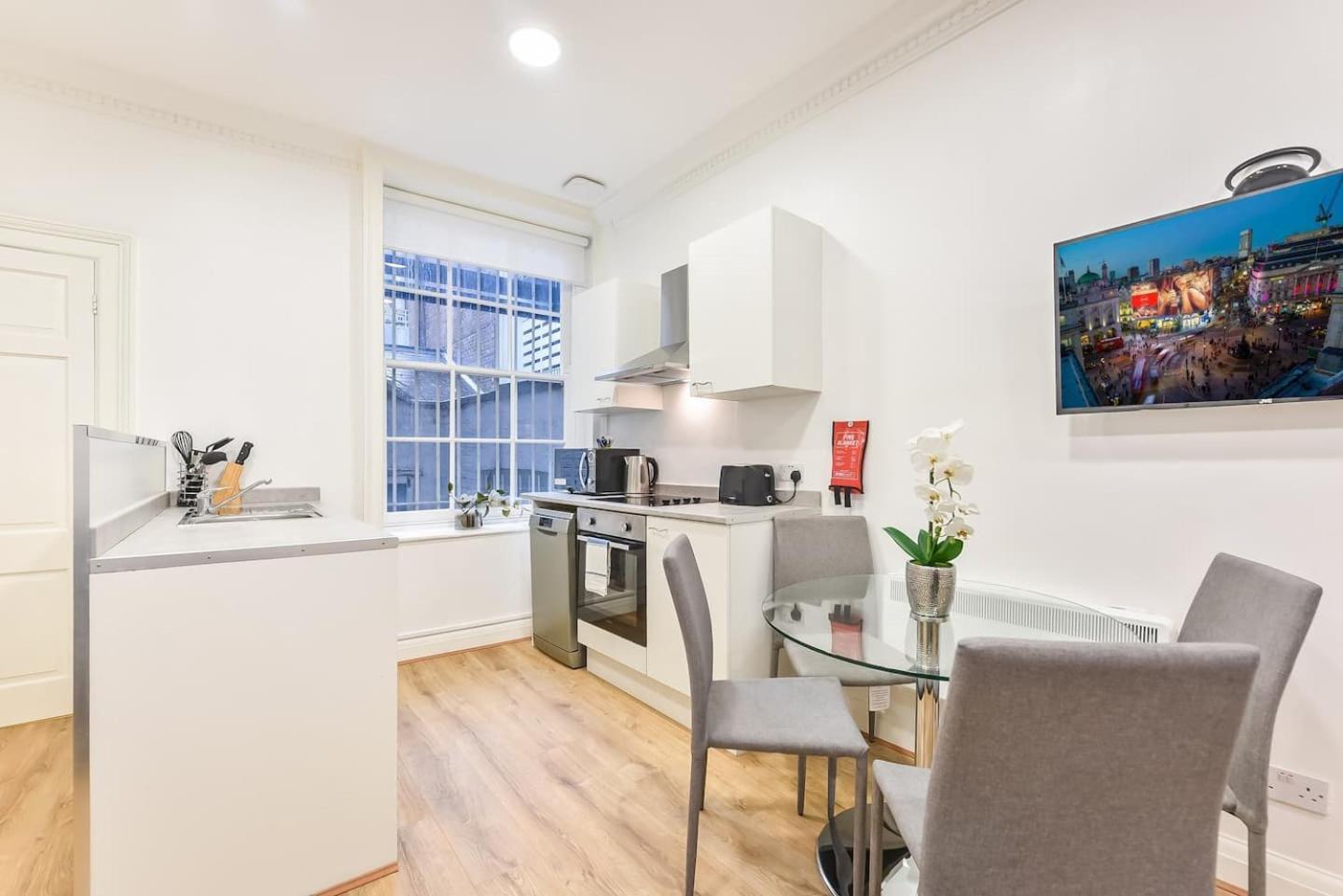 Leilighet 2 Bed Piccadilly 2 London