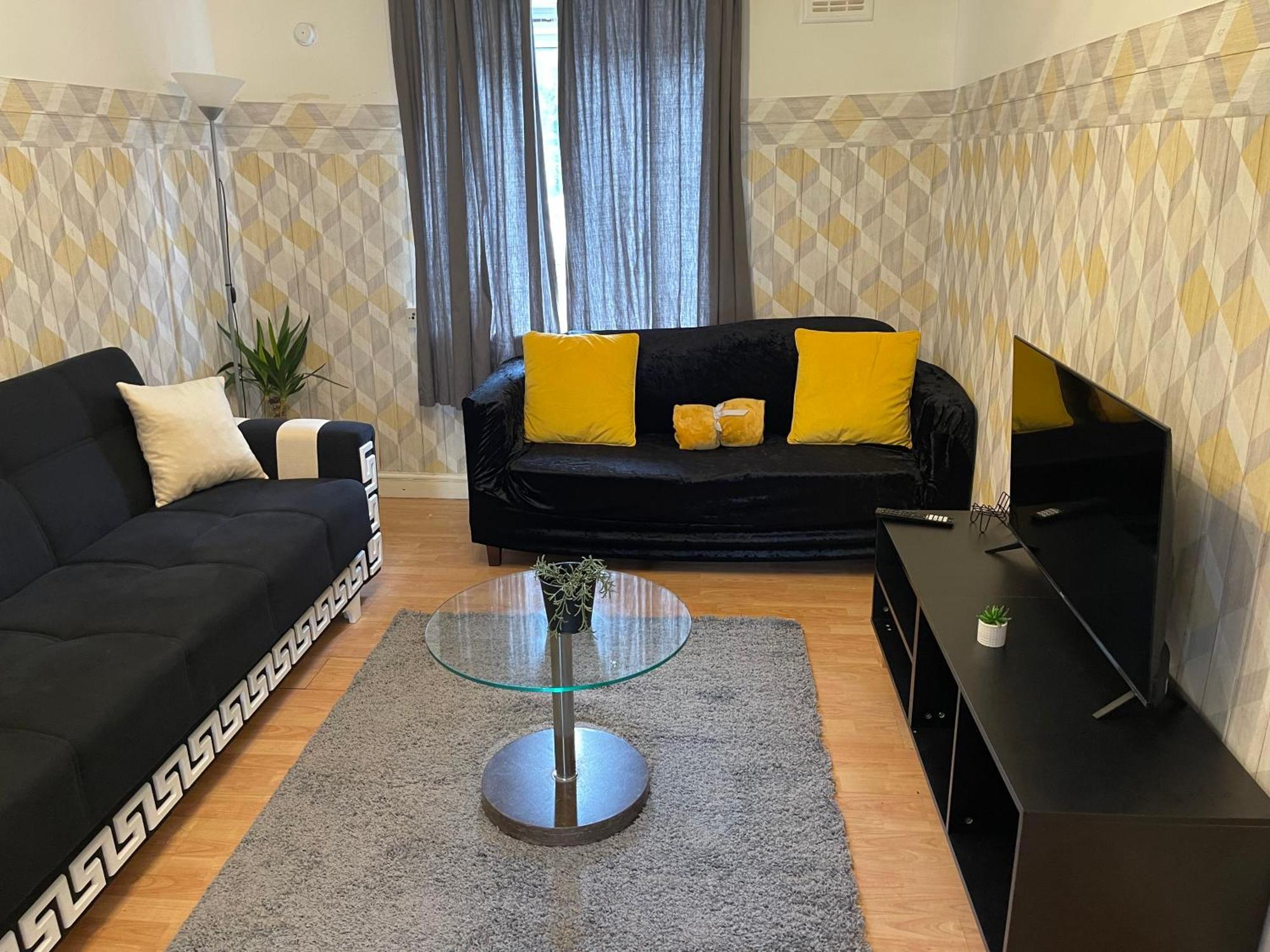 Lovely & Spacious Flat-deptford Creekside Apartment