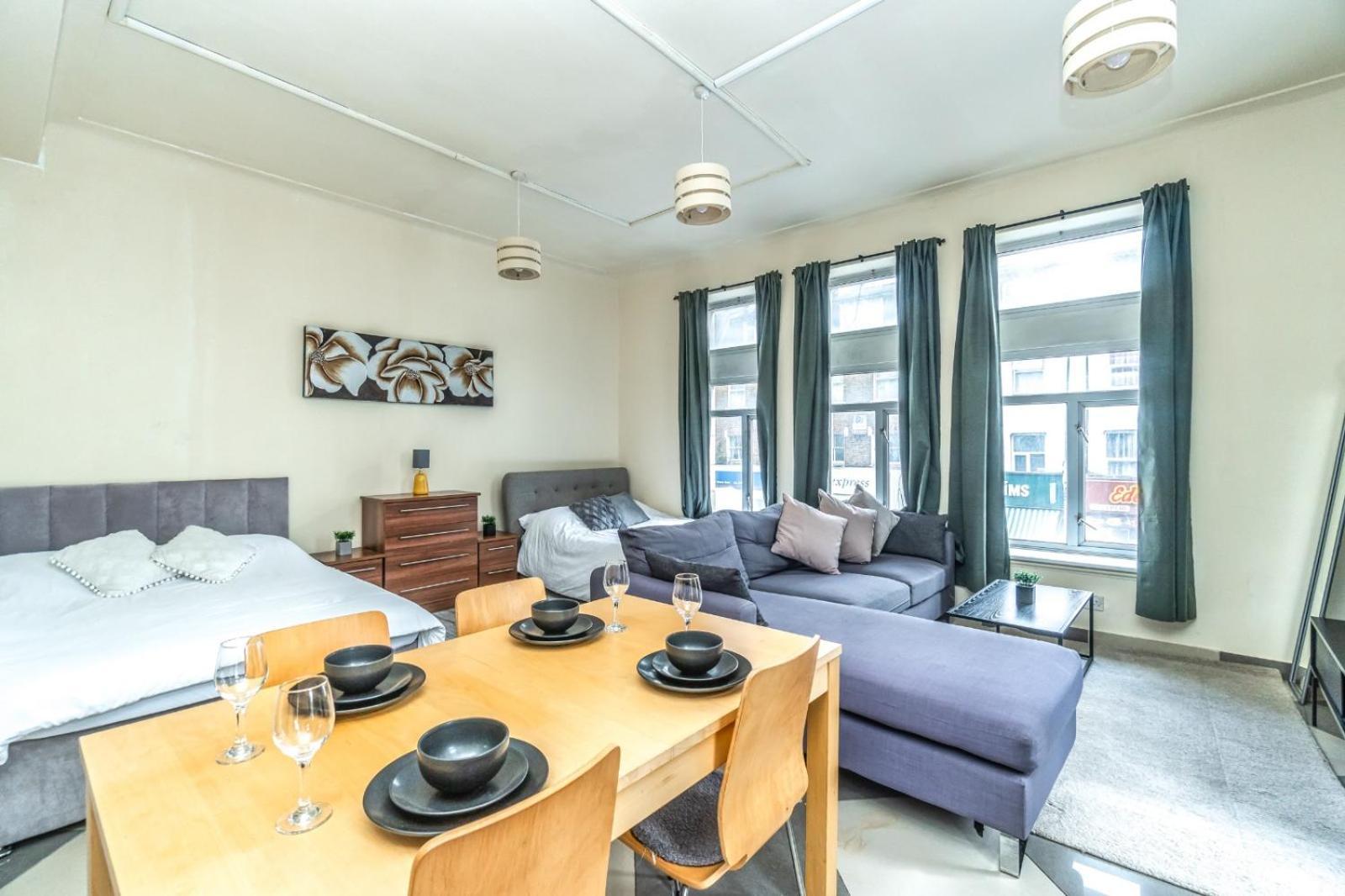 Large By Finsbury Park * Londen