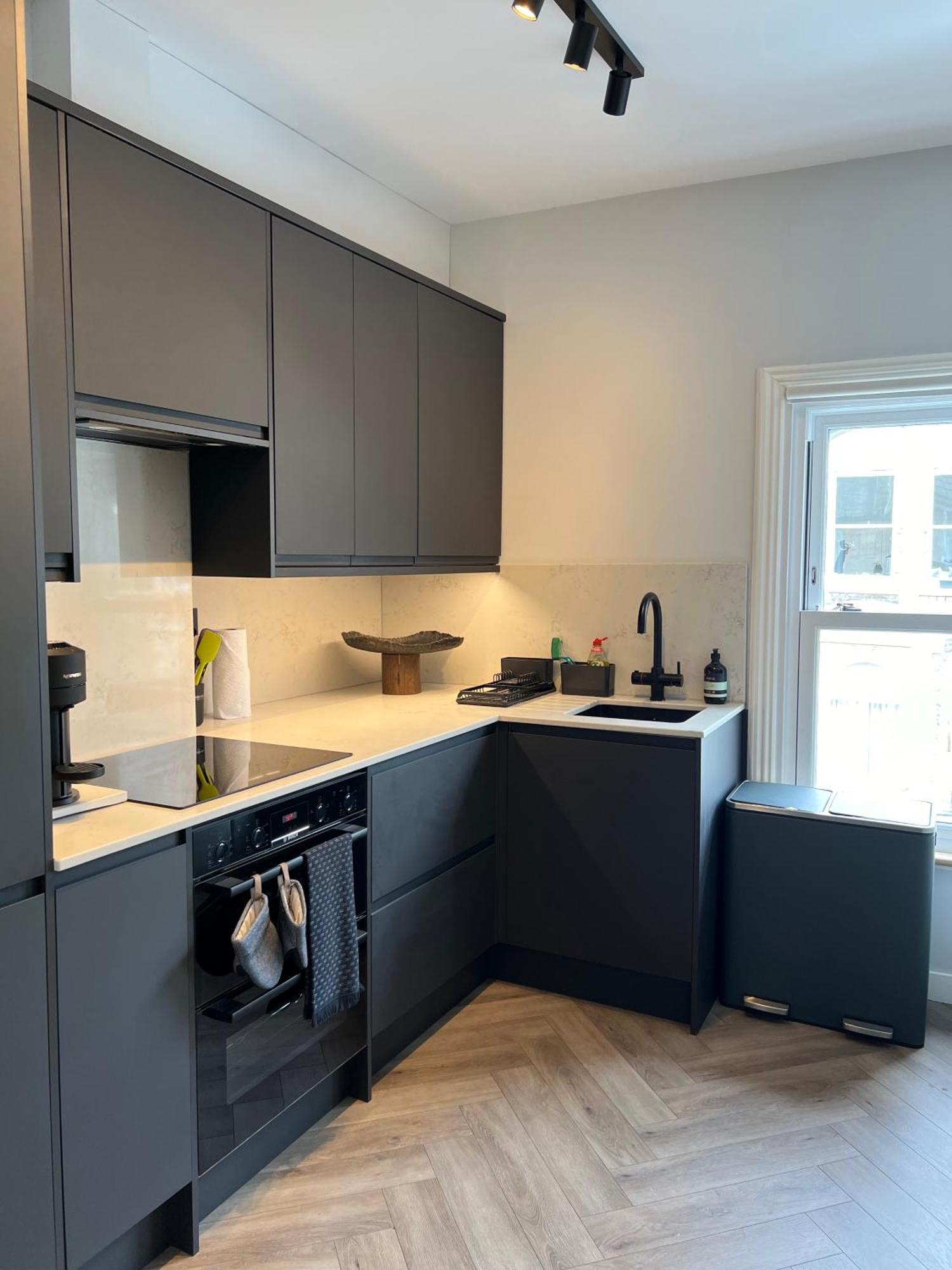 Convenient Clapham Junction Flat * Londen