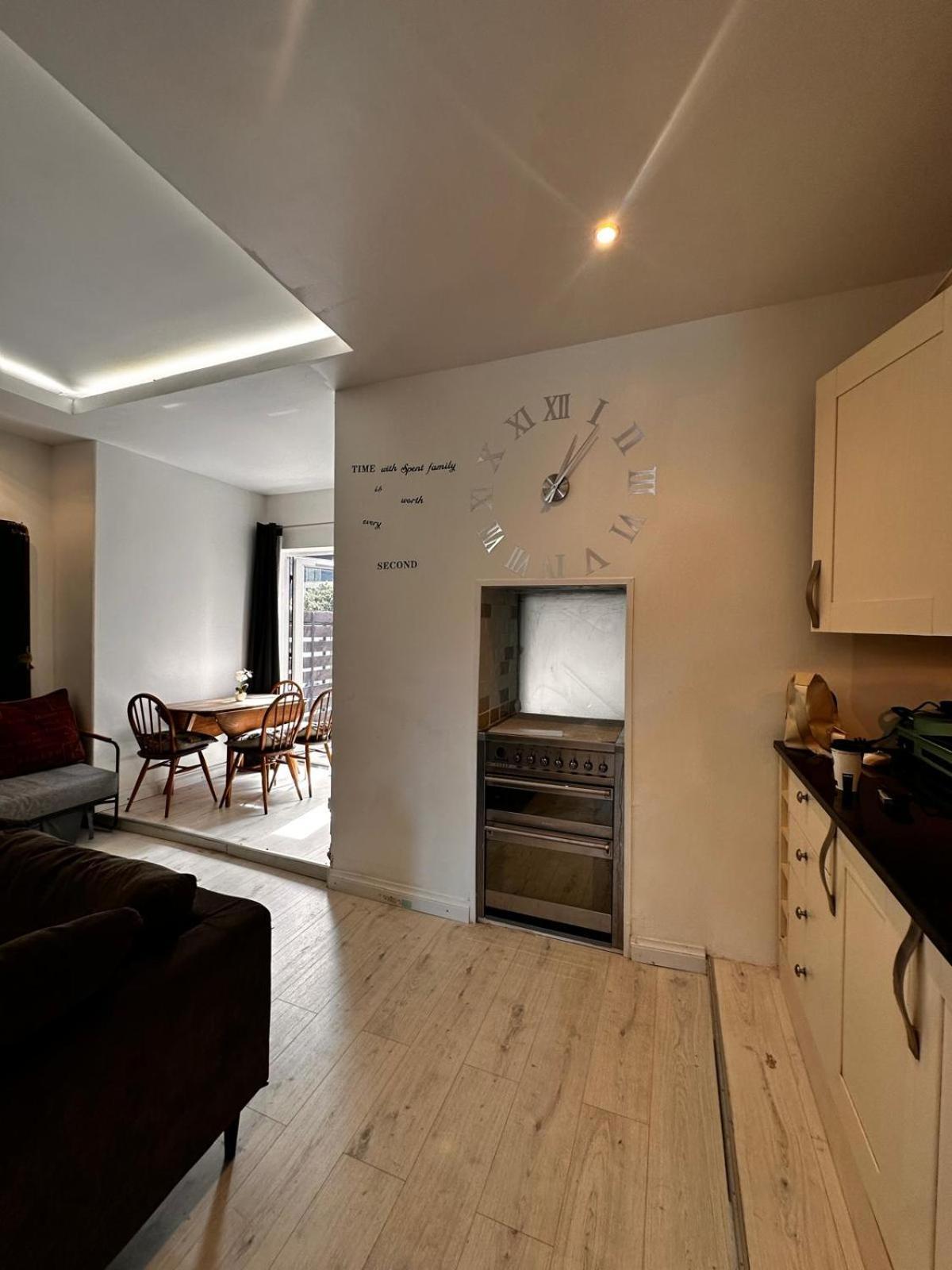 2 Bedroom Flat Wembley London