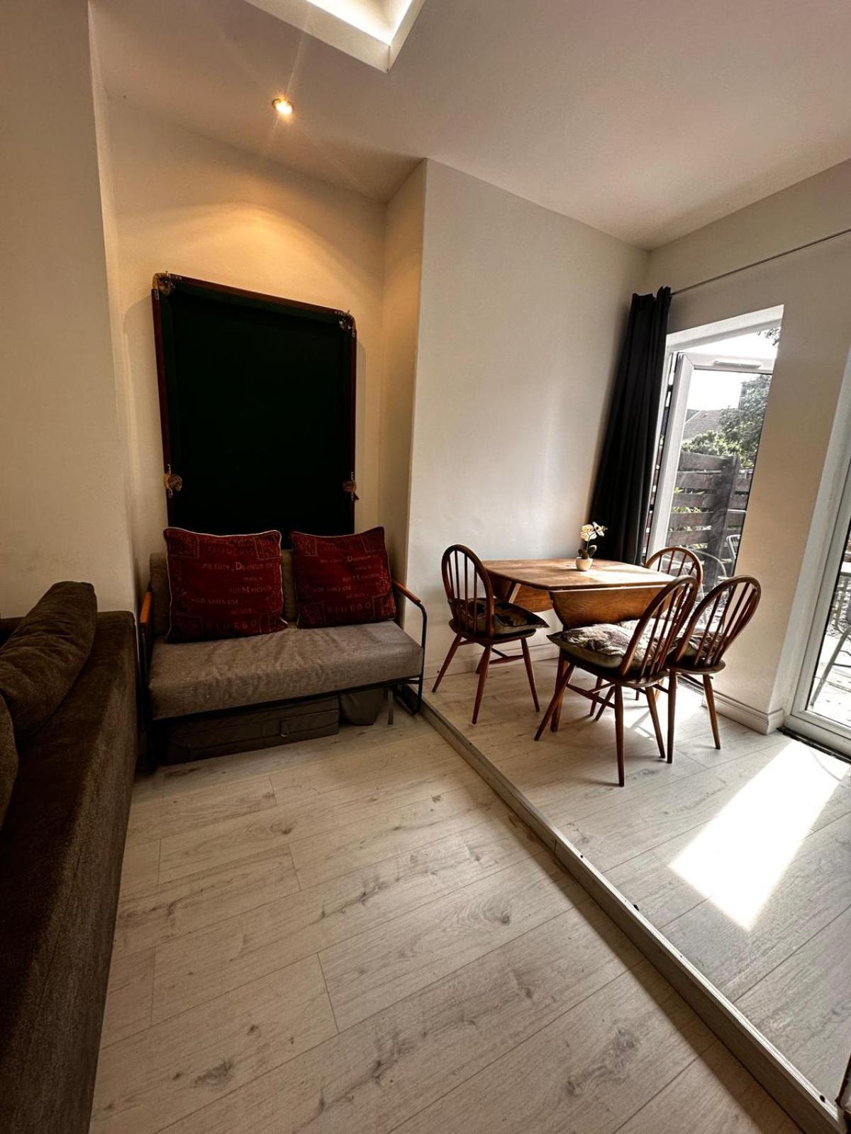 Apartment 2 Bedroom Flat Wembley *
