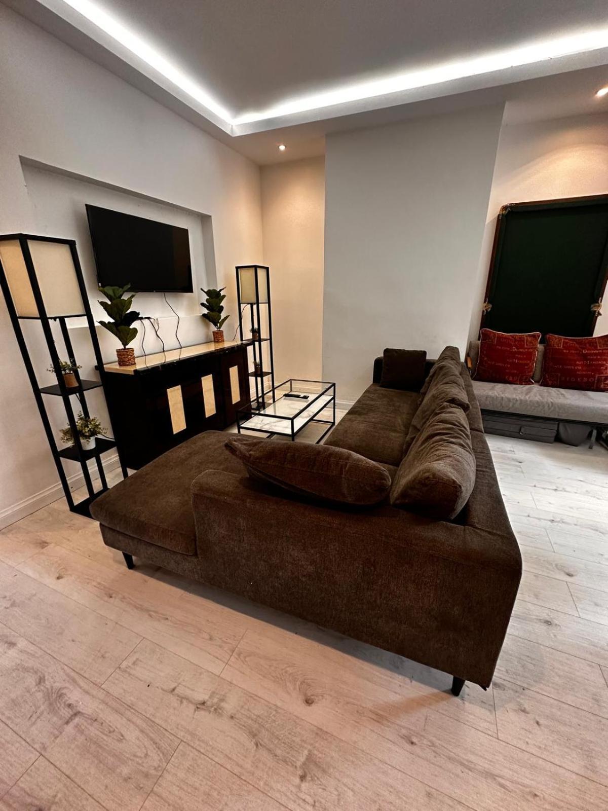 Apartment 2 Bedroom Flat Wembley London
