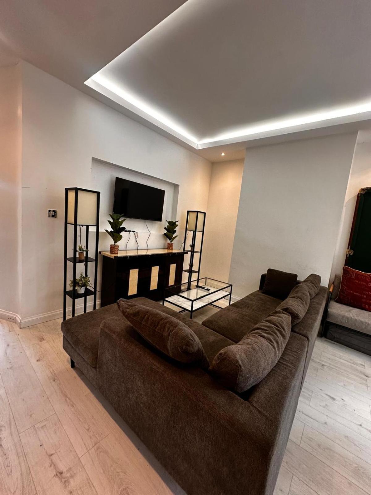 Apartment 2 Bedroom Flat Wembley *