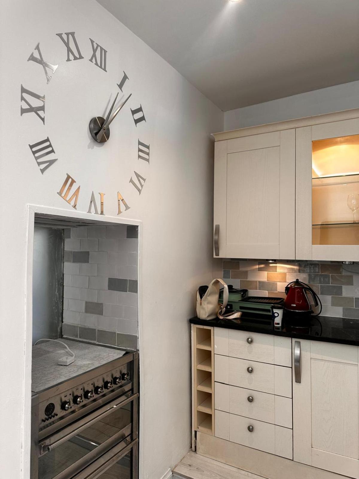 2 Bedroom Flat Wembley London