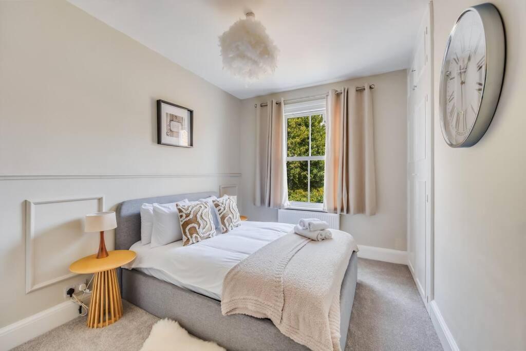 Beautiful 5 Bedroom 4 Bathroom House In W6 By Yoko - 10 Minute's To - Free Parking, Fast Wifi, Work Desks And Smarttvs With And Netflix * London