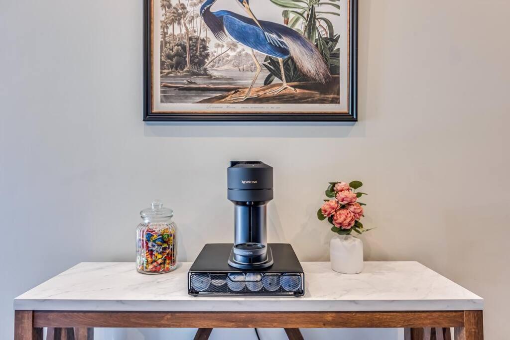 Feriehus Beautiful 5 Bedroom 4 Bathroom House In W6 By Yoko - 10 Minute's To - Free Parking, Fast Wifi, Work Desks And Smarttvs With And Netflix London