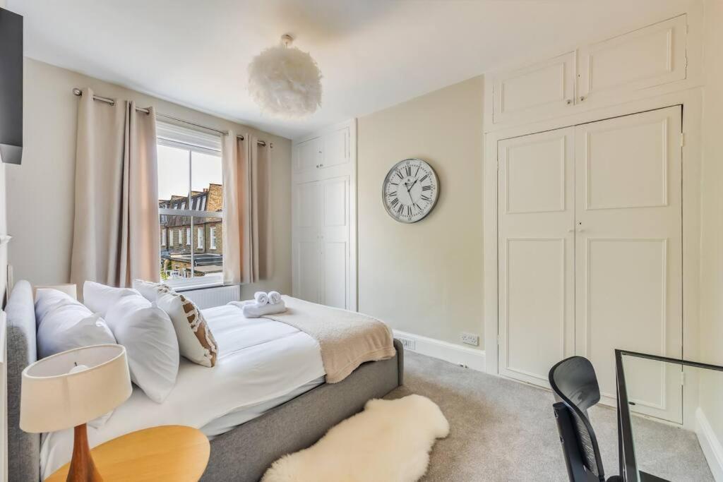 Beautiful 5 Bedroom 4 Bathroom House In W6 By Yoko - 10 Minute's To - Free Parking, Fast Wifi, Work Desks And Smarttvs With And Netflix Feriehus *