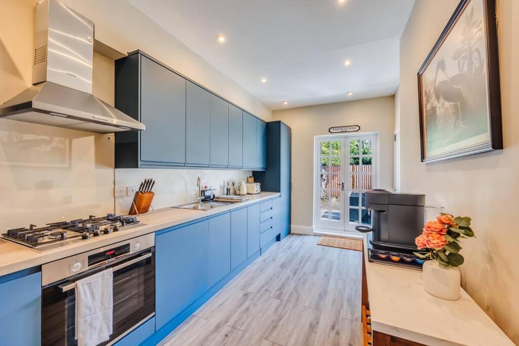 Feriehus Beautiful 5 Bedroom 4 Bathroom House In W6 By Yoko - 10 Minute's To - Free Parking, Fast Wifi, Work Desks And Smarttvs With And Netflix *