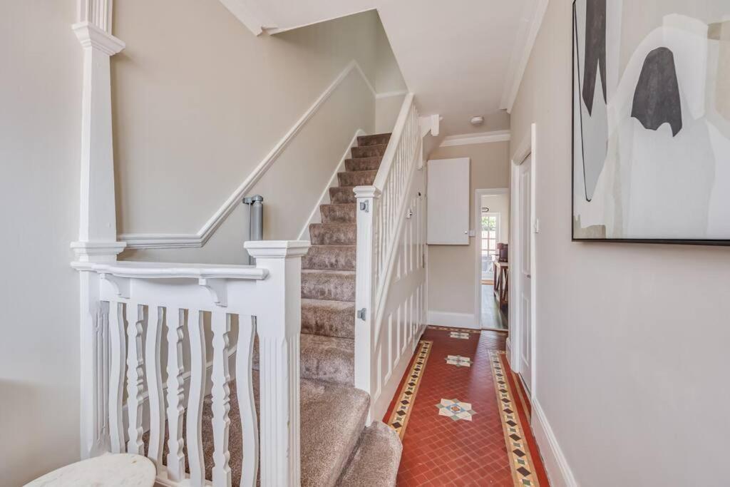 Feriehus Beautiful 5 Bedroom 4 Bathroom House In W6 By Yoko - 10 Minute's To - Free Parking, Fast Wifi, Work Desks And Smarttvs With And Netflix *