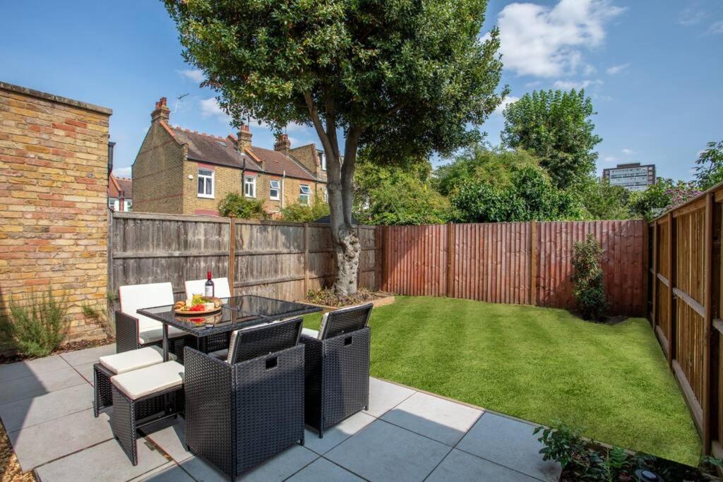 Beautiful 5 Bedroom 4 Bathroom House In W6 By Yoko - 10 Minute's To - Free Parking, Fast Wifi, Work Desks And Smarttvs With And Netflix Feriehus
