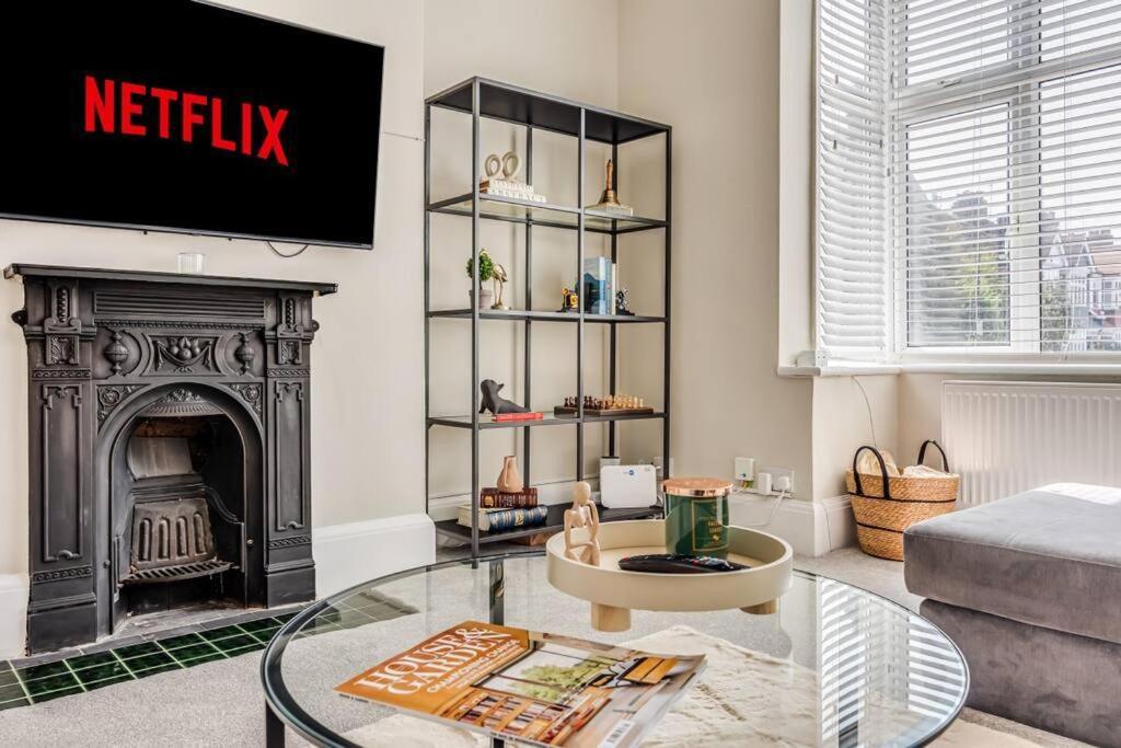 Feriehus Beautiful 5 Bedroom 4 Bathroom House In W6 By Yoko - 10 Minute's To - Free Parking, Fast Wifi, Work Desks And Smarttvs With And Netflix *