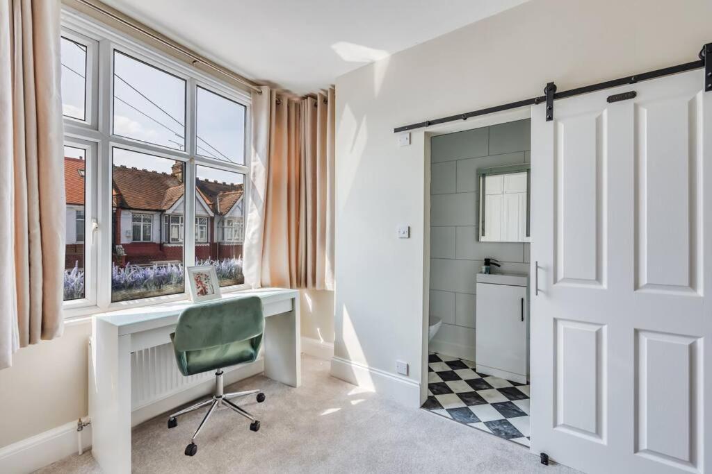 Feriehus Beautiful 5 Bedroom 4 Bathroom House In W6 By Yoko - 10 Minute's To - Free Parking, Fast Wifi, Work Desks And Smarttvs With And Netflix