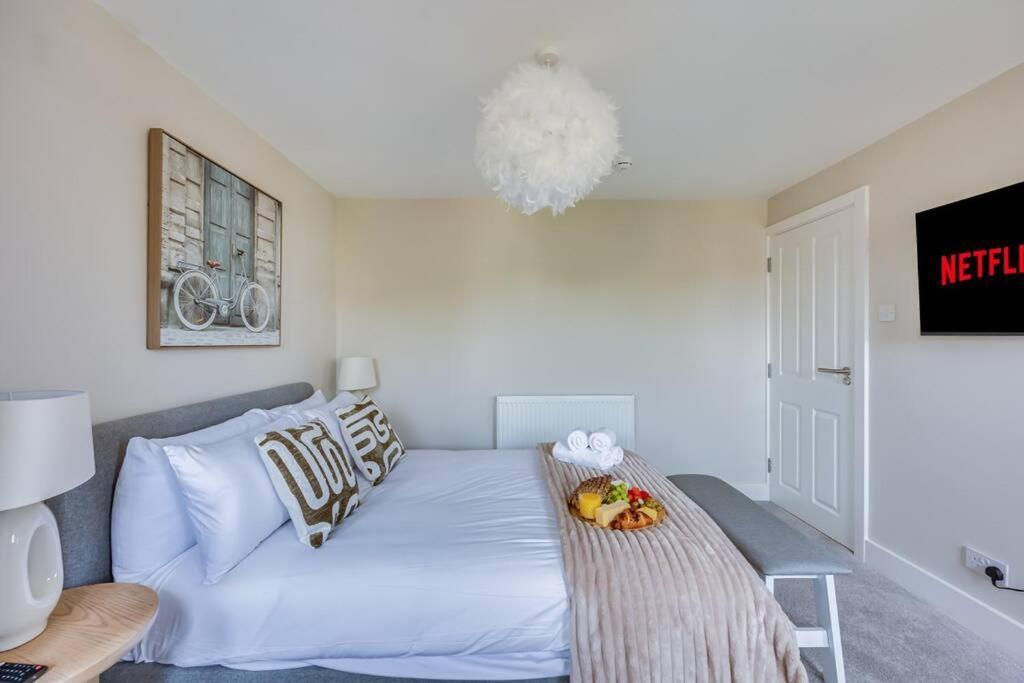 Beautiful 5 Bedroom 4 Bathroom House In W6 By Yoko - 10 Minute's To - Free Parking, Fast Wifi, Work Desks And Smarttvs With And Netflix Feriehus London