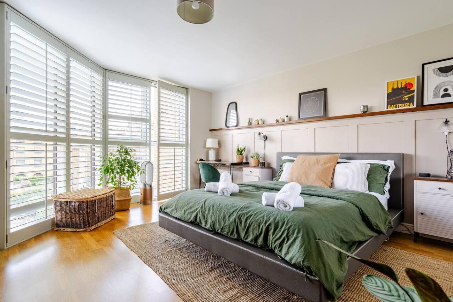 Apartment Stunning 2 Bed Riverside Flat London