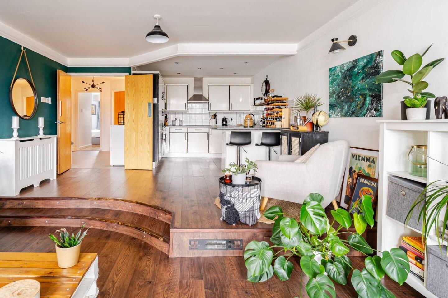 Stunning 2 Bed Riverside Flat London