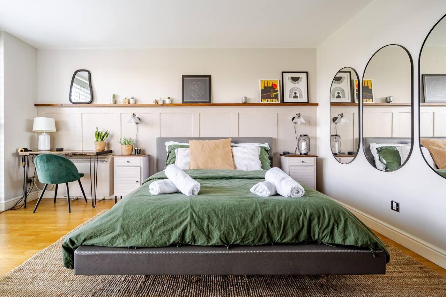Stunning 2 Bed Riverside Flat Apartment *
