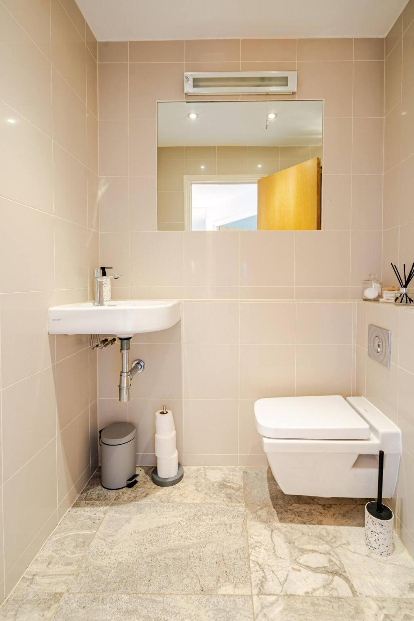 Stunning 2 Bed Riverside Flat * London