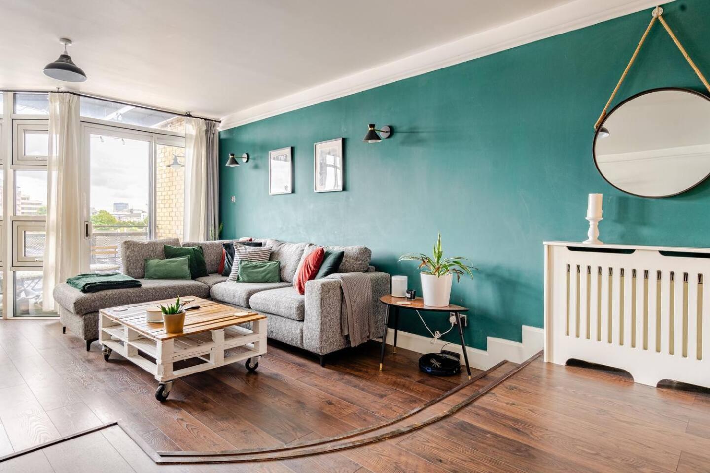 Apartment Stunning 2 Bed Riverside Flat London