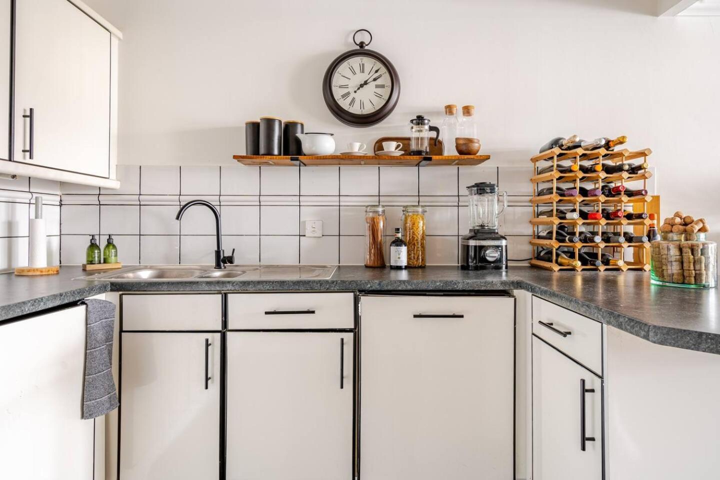 Stunning 2 Bed Riverside Flat * London