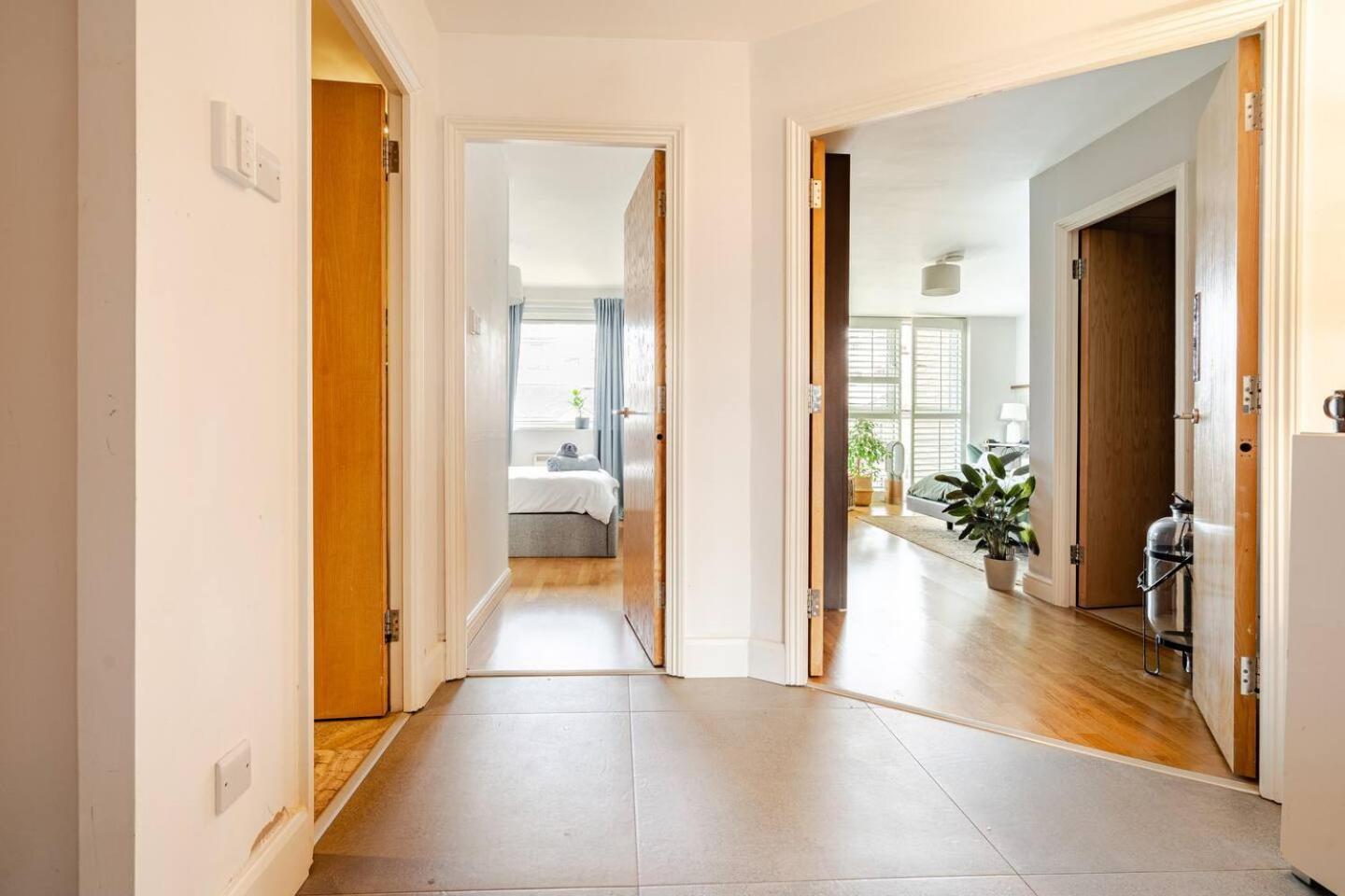 Stunning 2 Bed Riverside Flat Apartment