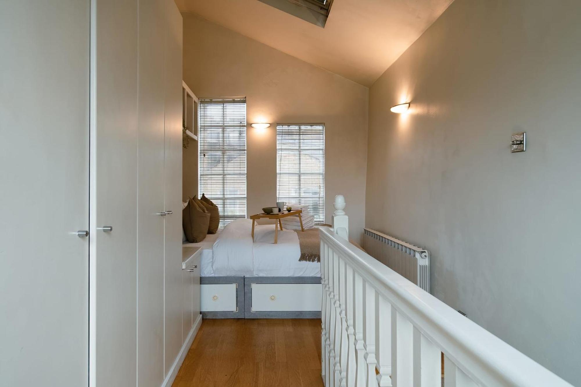 1 Bed Chelsea House With Private Terrace Apartment London