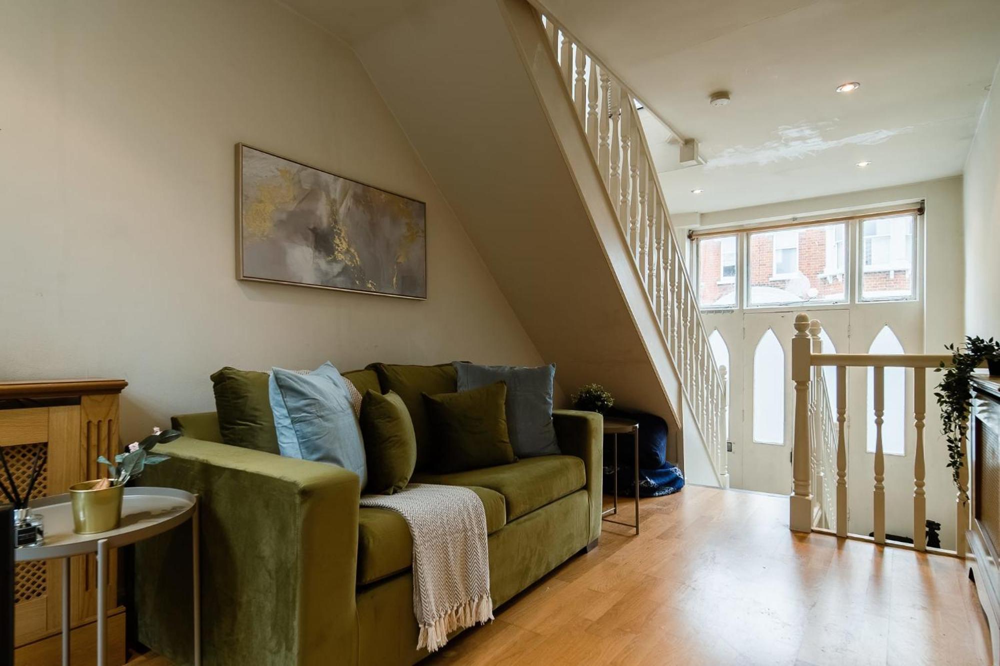 1 Bed Chelsea House With Private Terrace Apartment London