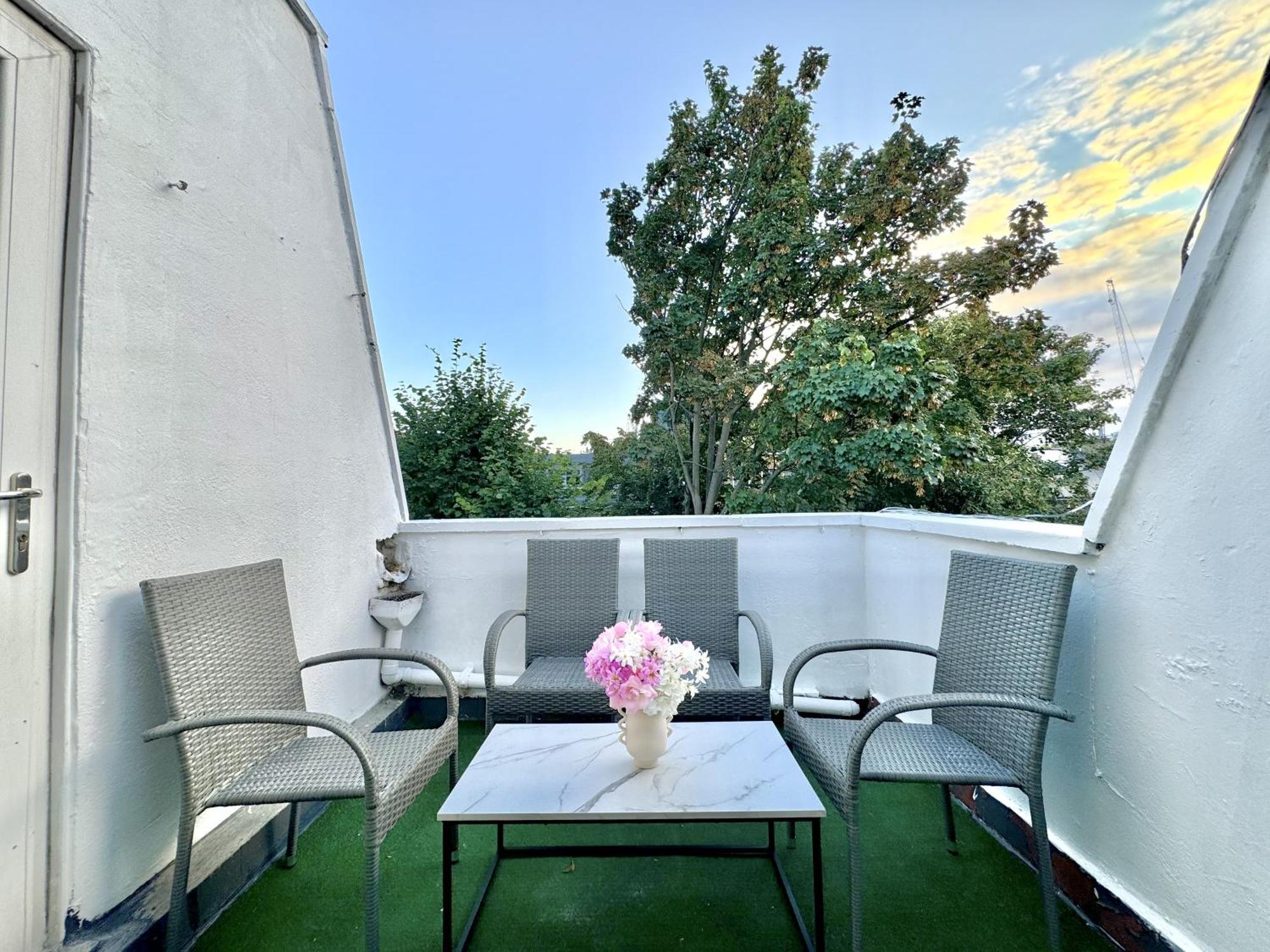 Leilighet Newly Renovated Kensington 2 Bedroom With Balcony Near Harrods Sleeps 6, 2 Min Walk From Station London