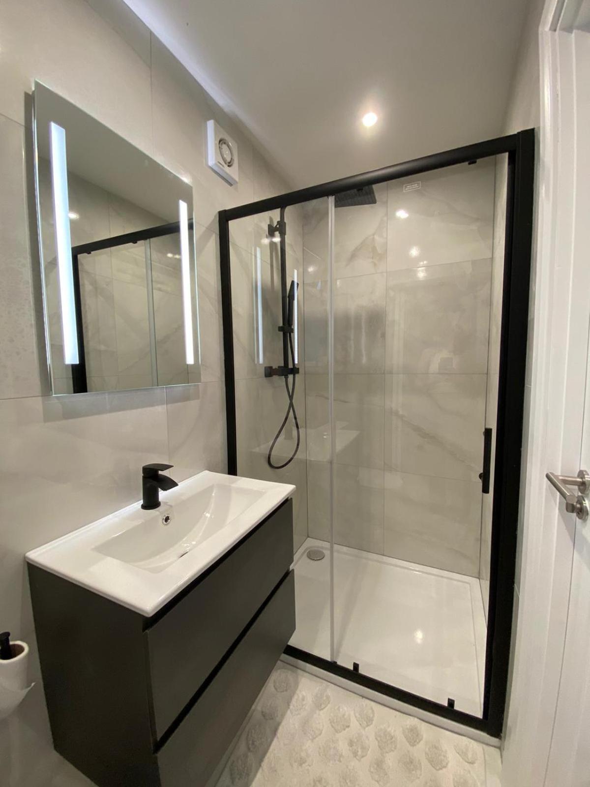 Beautiful Newly Renovated House Sleeps 6 People, Only 12 Minutes By Tube To Oxford Circus Londen