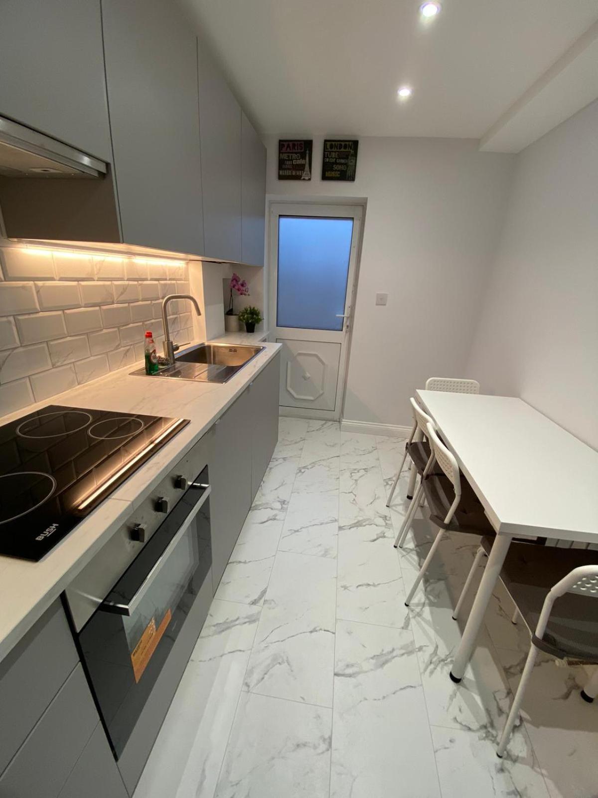 Vakantiehuis Beautiful Newly Renovated House Sleeps 6 People, Only 12 Minutes By Tube To Oxford Circus