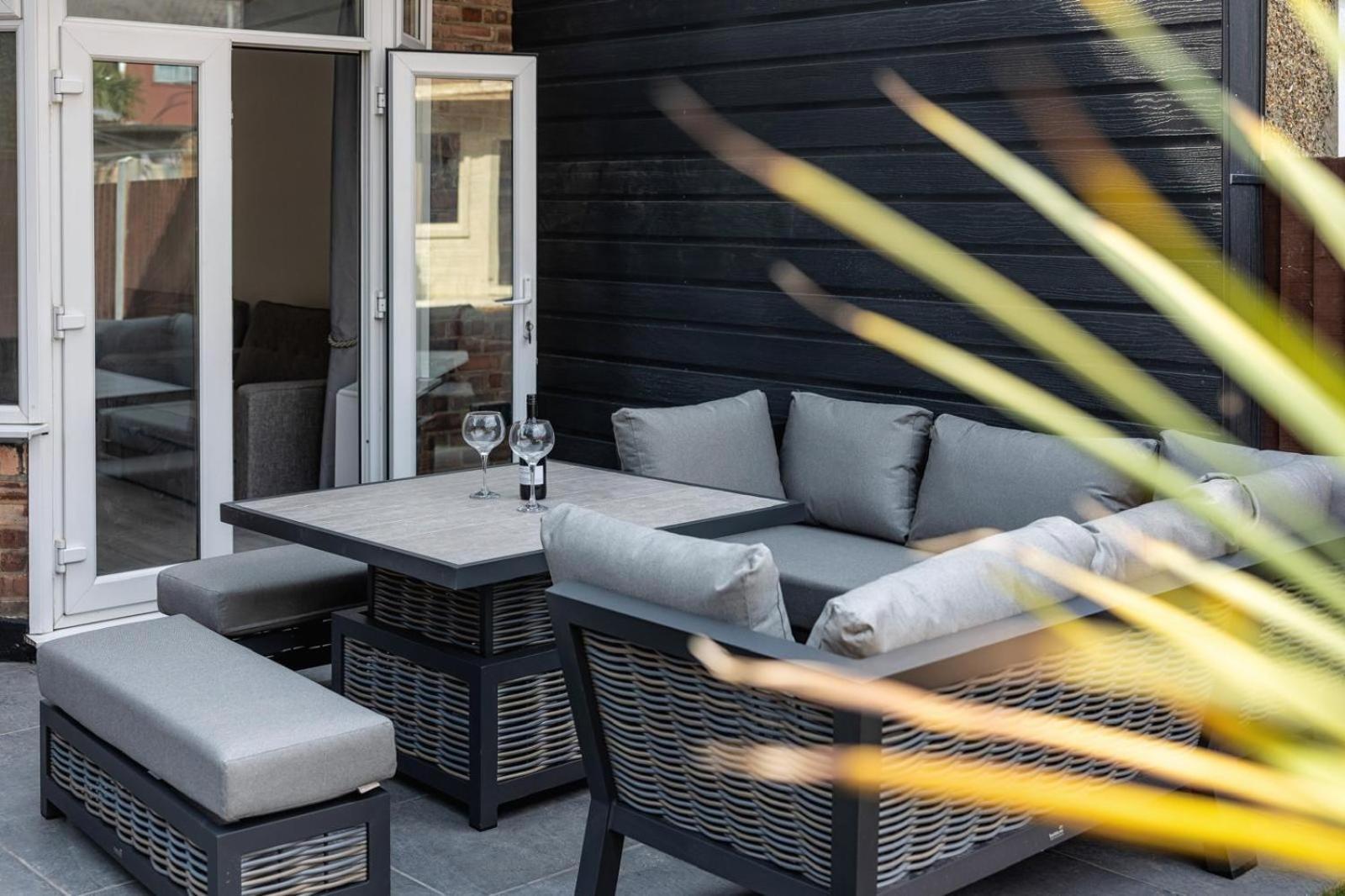 Modern With Driveway Parking For 2 Vehicles, Near Tottenham Hotspur Stadium, White Hart Lane Train Station London